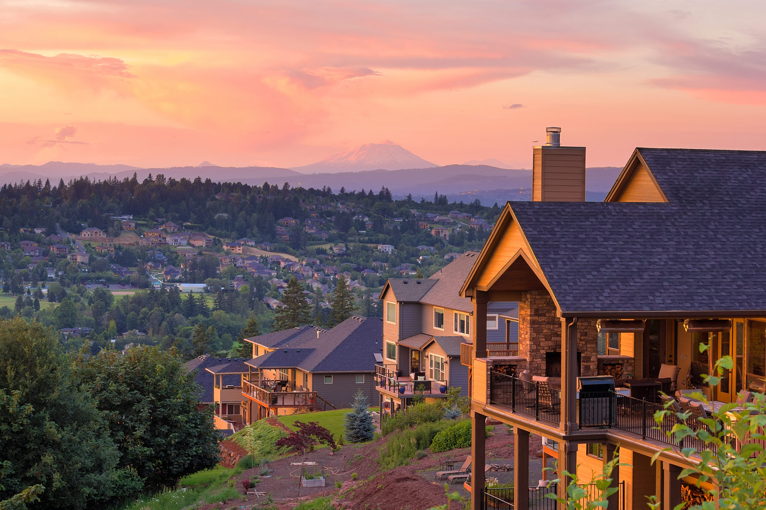 Sunset,View,With,Mount,St,Helens,From,Deck,Of,Luxury